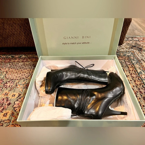 NWT Gianni Bini Black Leather Boots - Picture 2 of 6